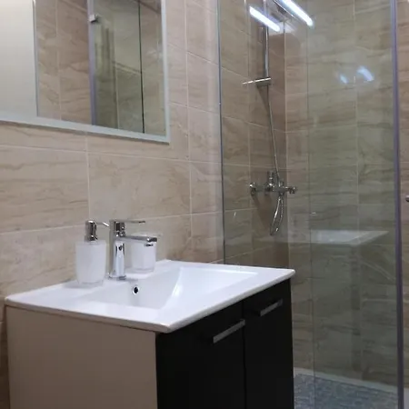 בית הארחה Hadria 4*