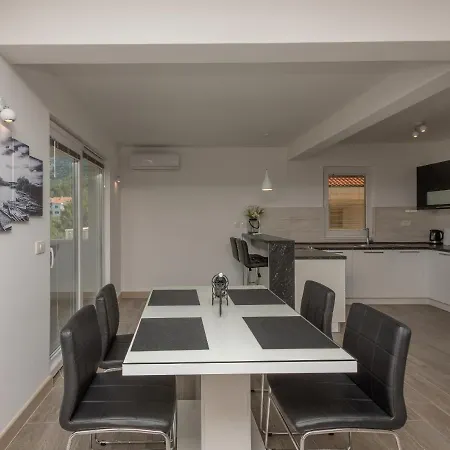 בית הארחה Hadria 4*