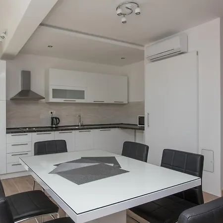 Hadria מאקרסקה