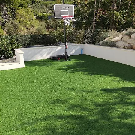 בית הארחה Hadria 4*