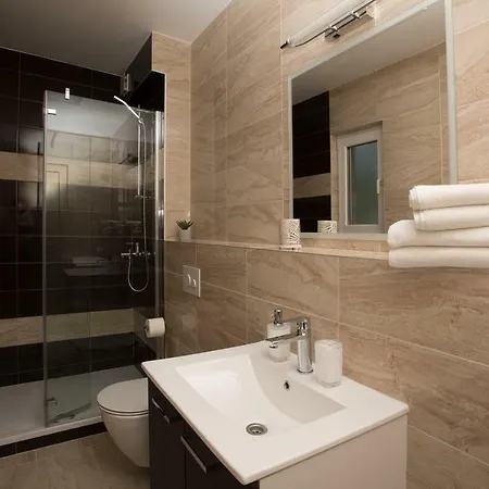 בית הארחה Hadria 4*