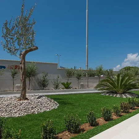 בית הארחה Hadria 4*